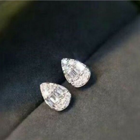 The Tiny Teardrop Stud earrings in 925 and brilliant cubic zirconia - Picture 2 of 9